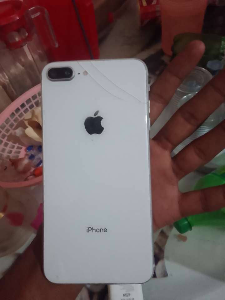 Apple iPhone 8 Plus 4