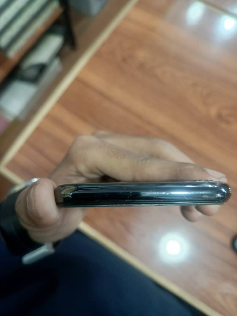 Apple iPhone X 3