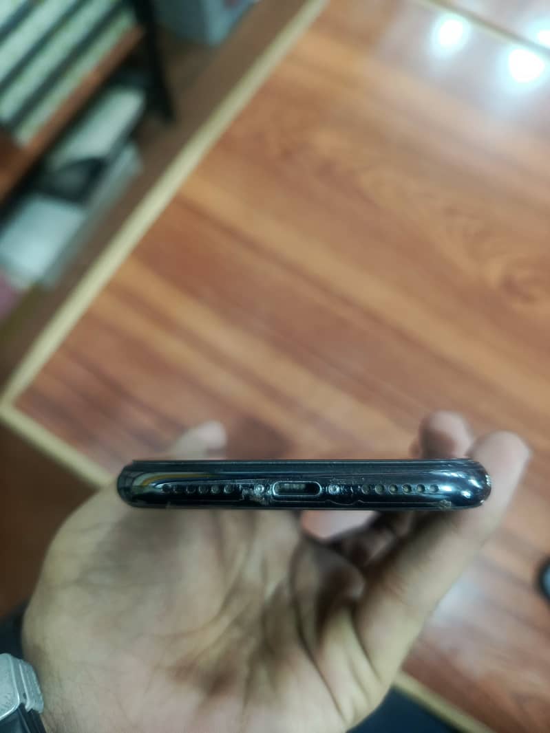 Apple iPhone X 5