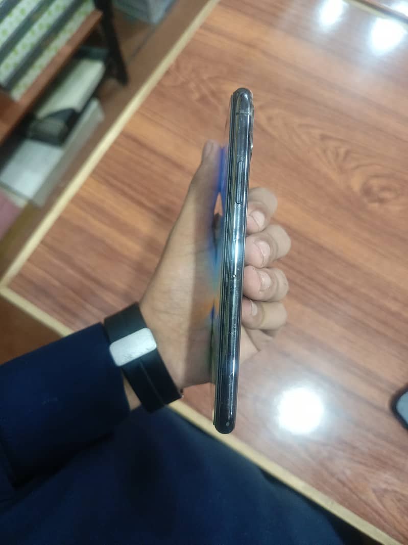 Apple iPhone X 6