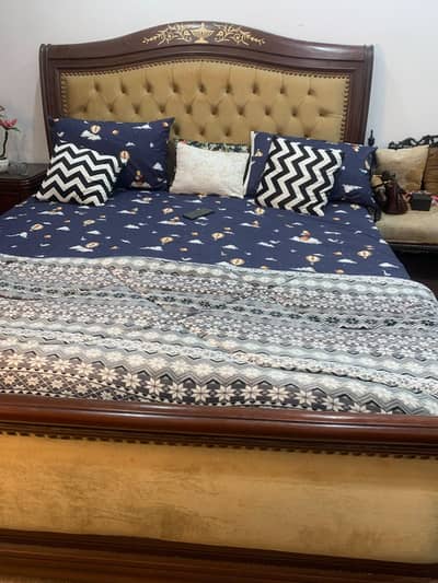new candition bed nd dressing for sale with out matress
