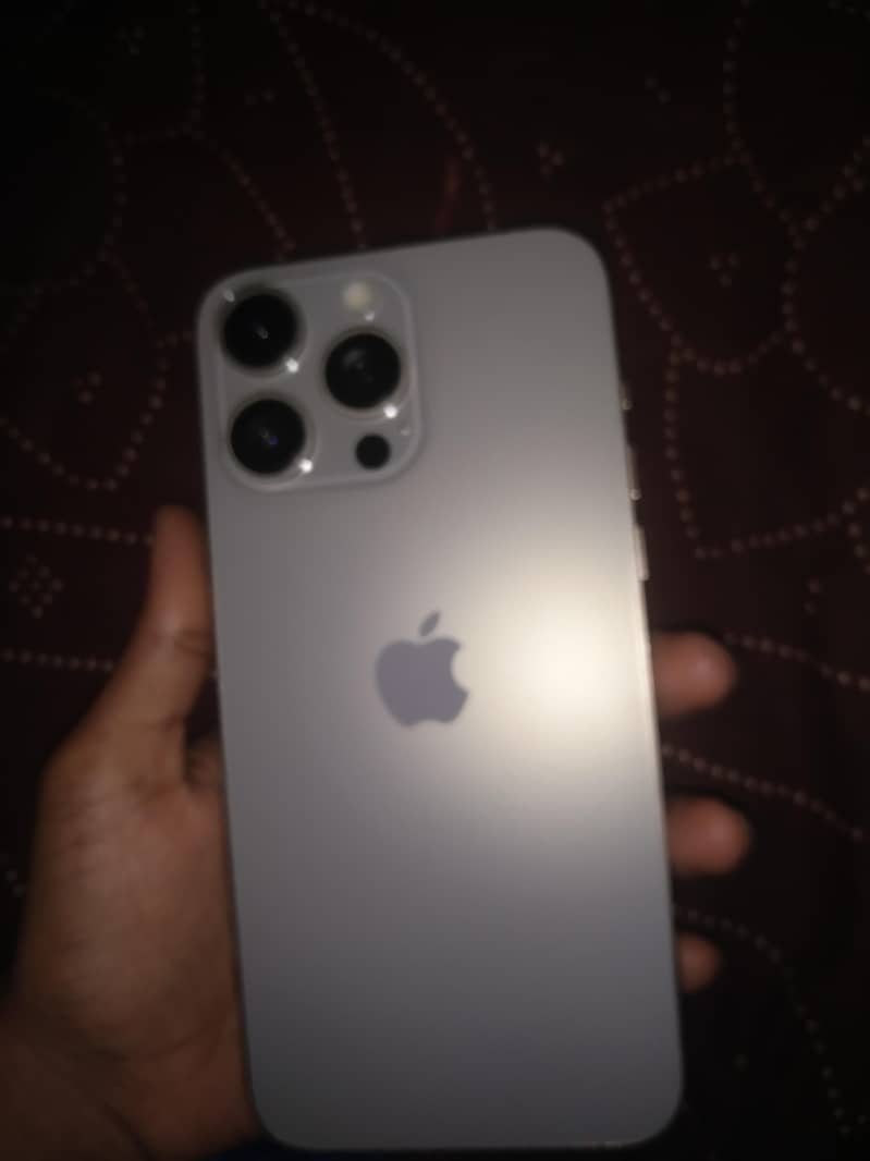 Apple iPhone 15 Pro Max 0