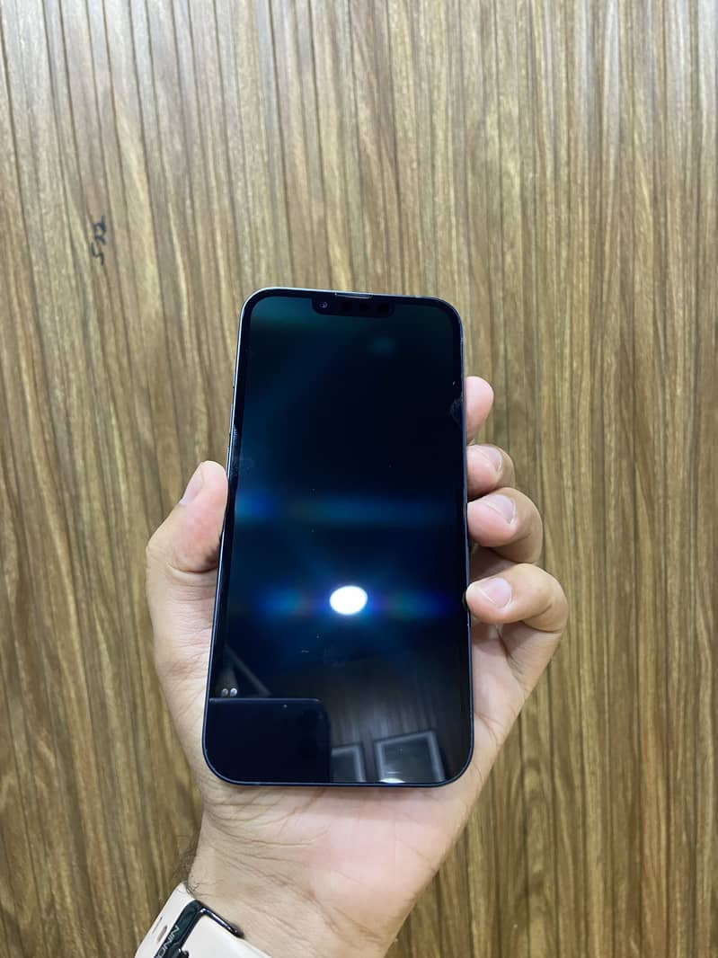 Apple iPhone 13 1