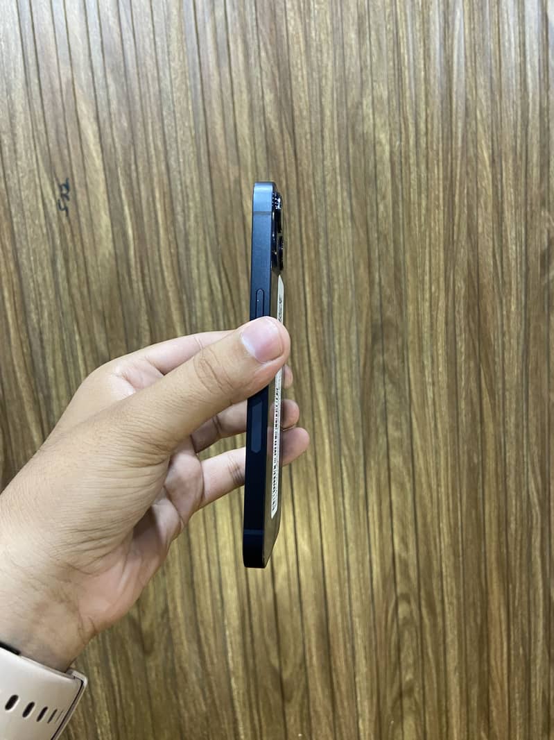 Apple iPhone 13 4