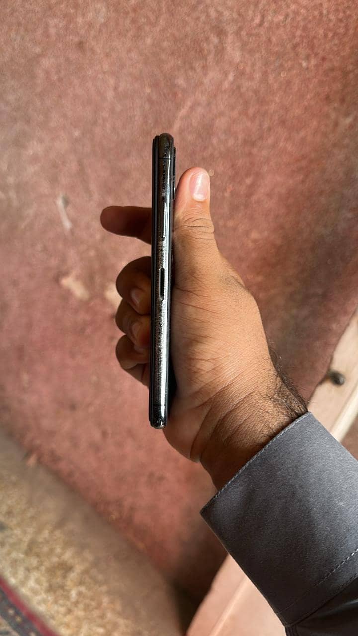 Apple iPhone X 3