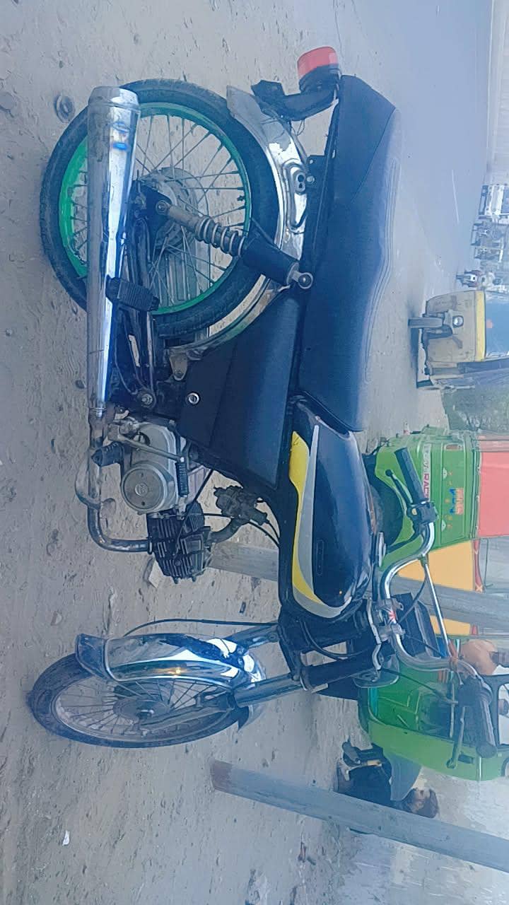 Dhoom CD 70 1