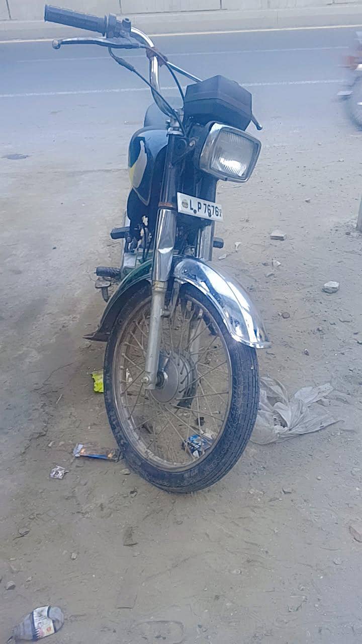 Dhoom CD 70 4