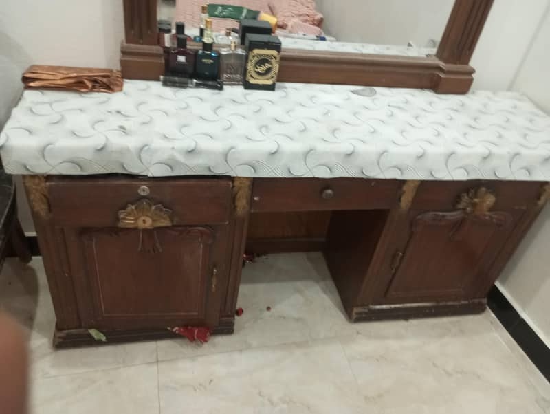 dressing table 1