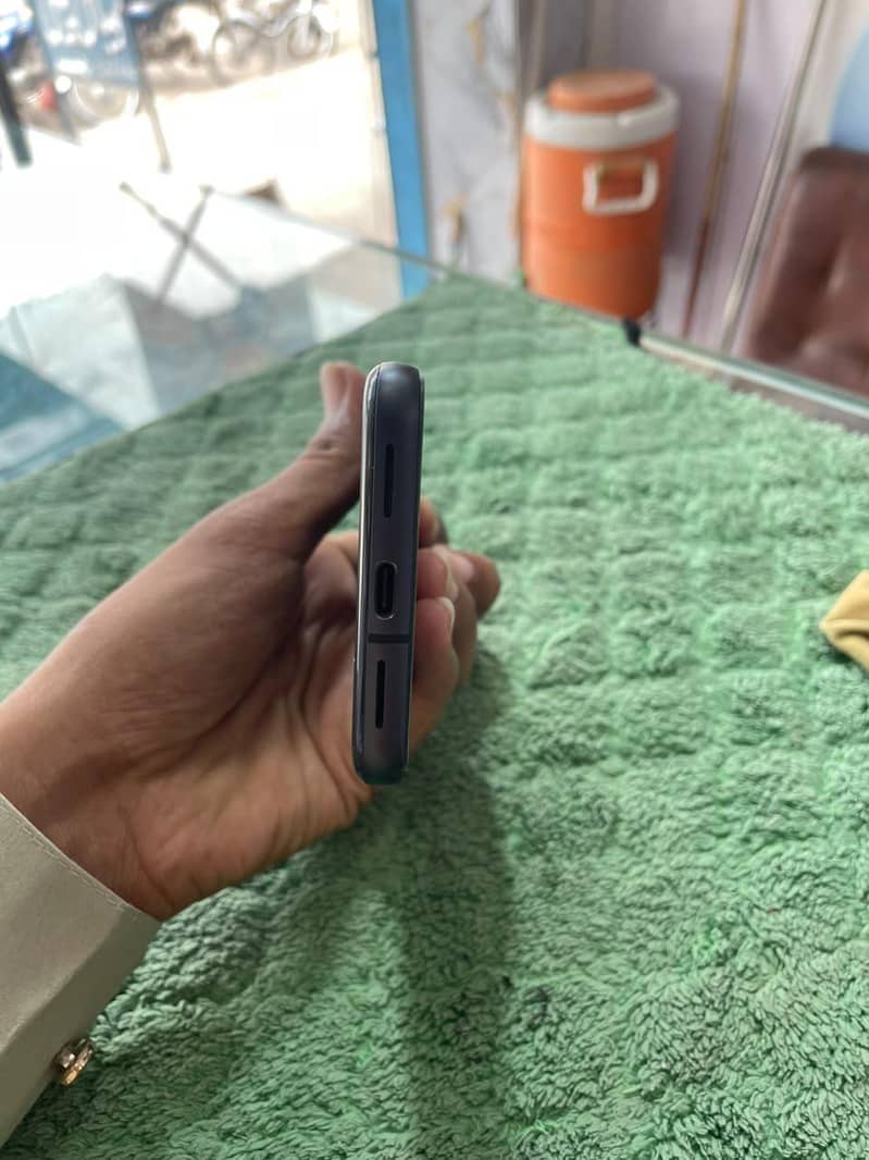 Google Pixel 8 4