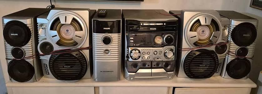 Mini HIFI System with wOOx Technology. 6000 watts PMPO,