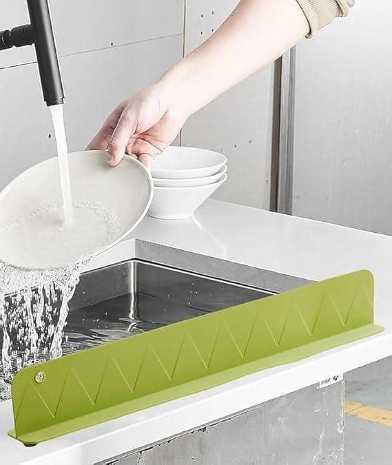 Silicone Sink Splash Guard – Flexible Waterproof Countertop Water Blocker for Kitchen Sink | Anti-Spill Faucet Splash Stopper, Strong Suction Hold, Easy-Clean & Heat-Resistant Sink Protector