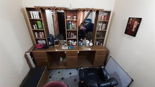 parlour furniture bilkul new condion ma ha axhi wood ha fresh ha