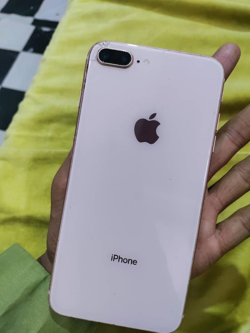 Apple iPhone 8 Plus 3