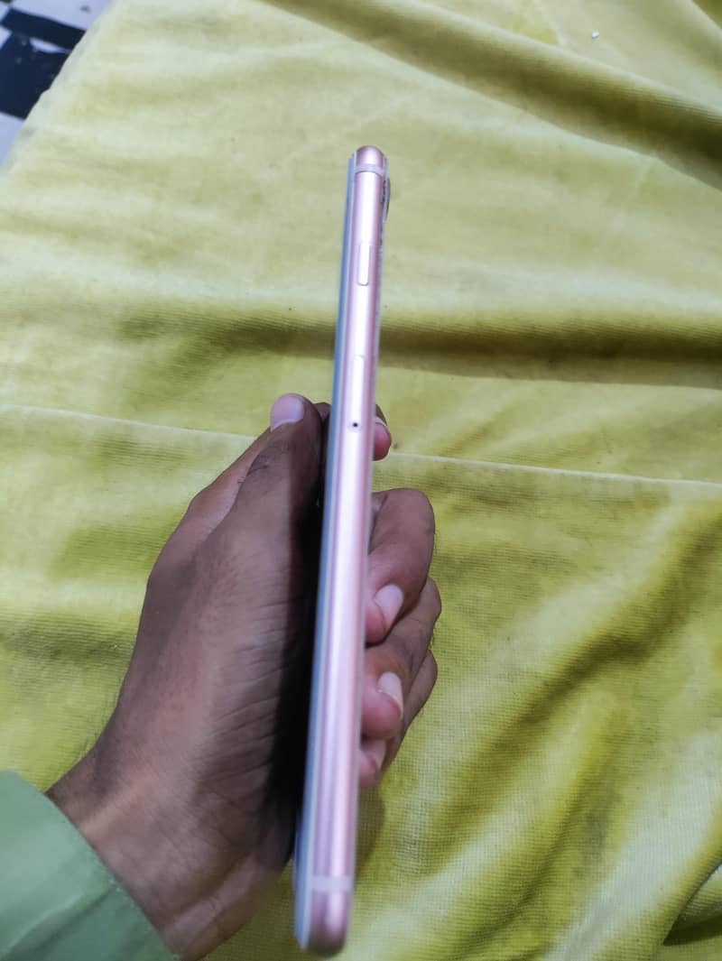 Apple iPhone 8 Plus 4