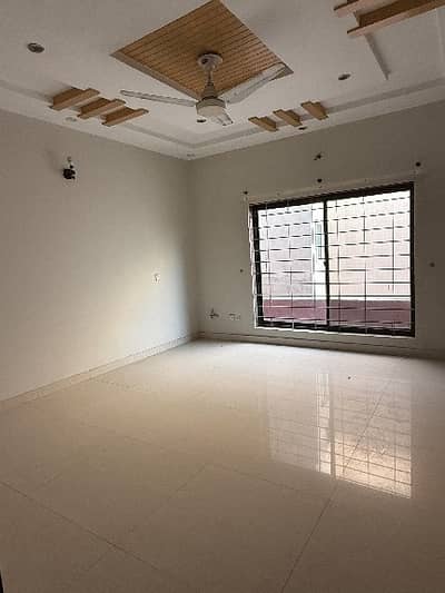 1 kanal tile floor Upar Portion totally separate portion for rent