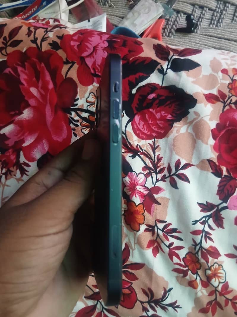 Apple iPhone 12 3