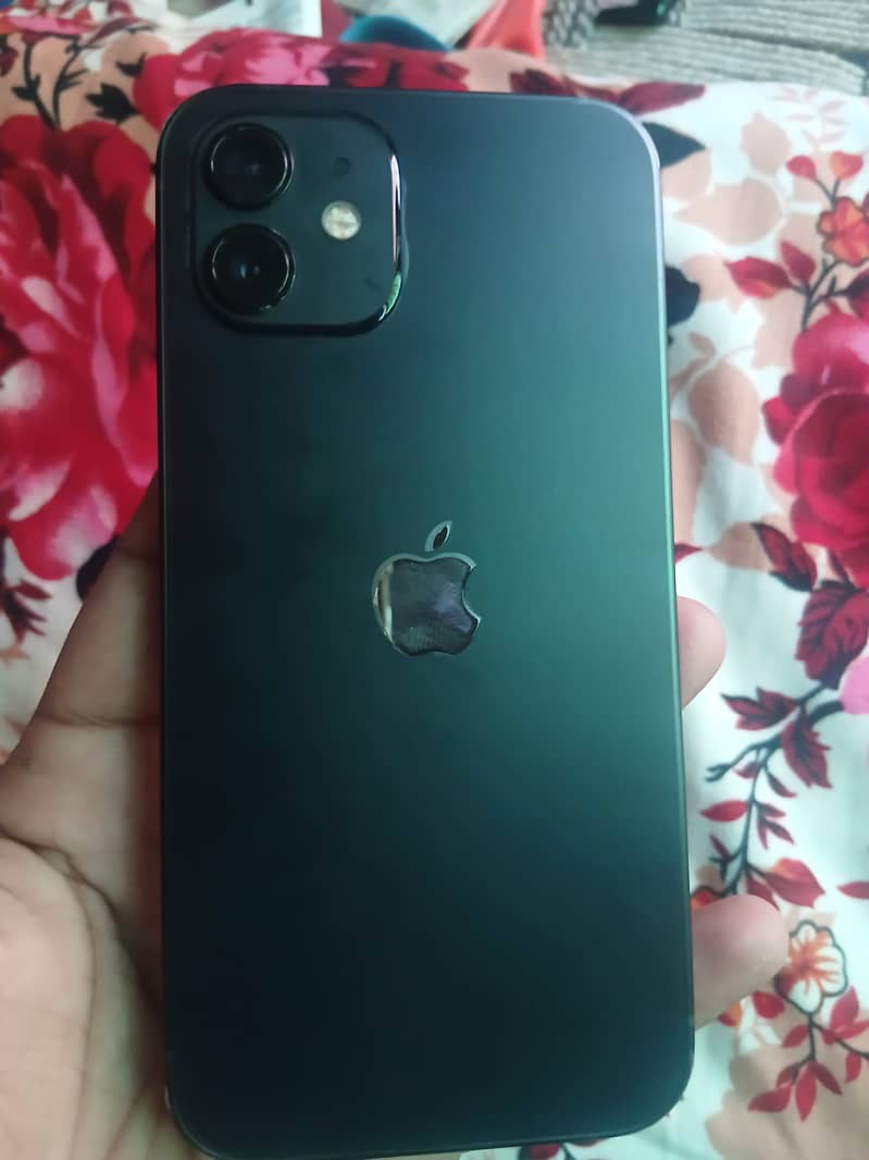 Apple iPhone 12 4