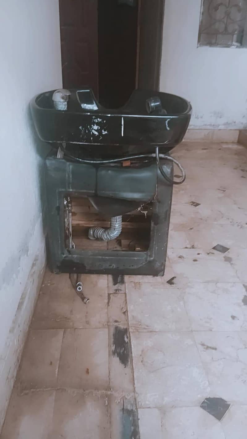 Shampoo Unit 3