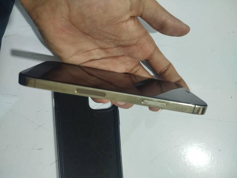 iPhone 12 Pro 4
