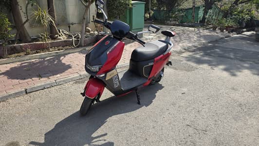 Metro E8S Mountain Climber Scooty