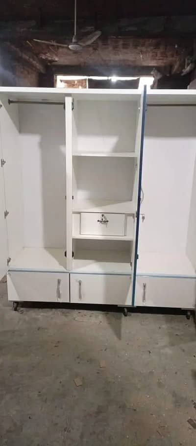 Almari/kids wardrobe/double door Wardrobes/Wardrobe/almirah