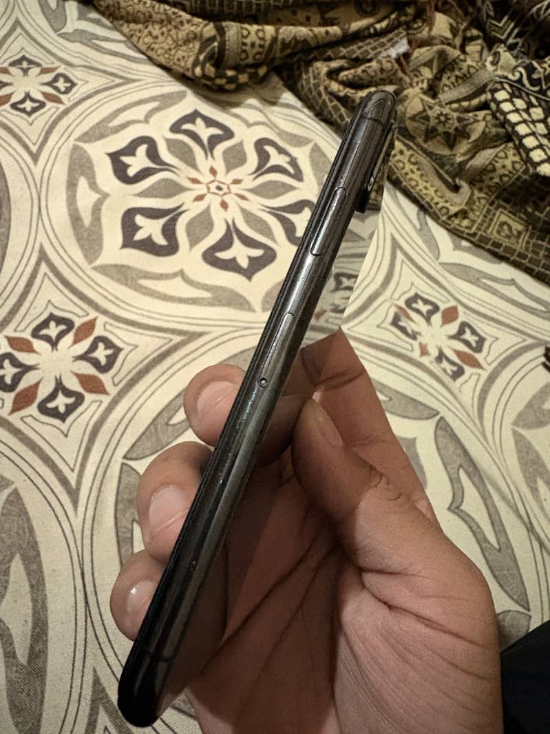 Apple iPhone X 4