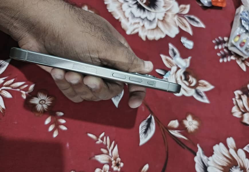 IPHONE 15 PRO 3