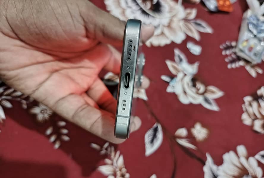 IPHONE 15 PRO 4