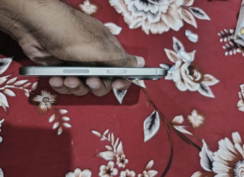 IPHONE 15 PRO 5