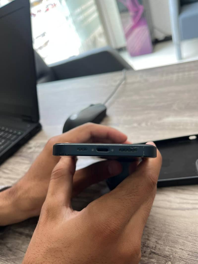 Apple iPhone 13 4