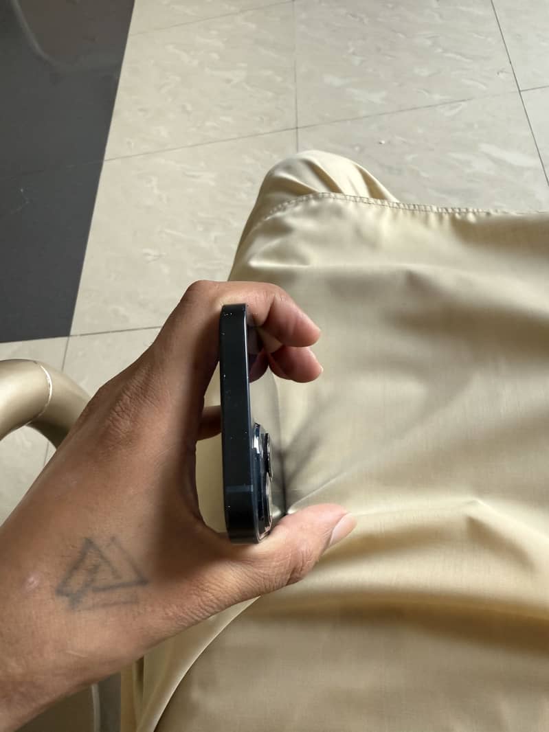 Apple iPhone 14 2