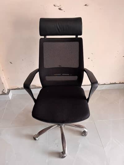 4 revolving chair