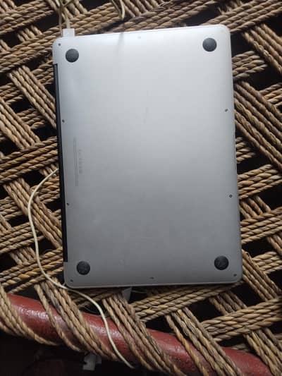 . MacBook Air 2017 | 8GB RAM | 256GB SSD | Used |