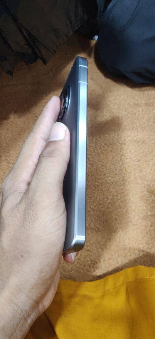 Sharp Aquos R7 6