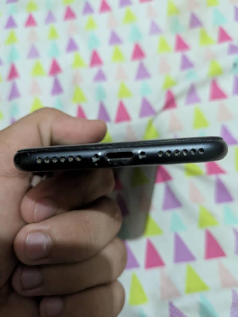 Apple iPhone 7 0