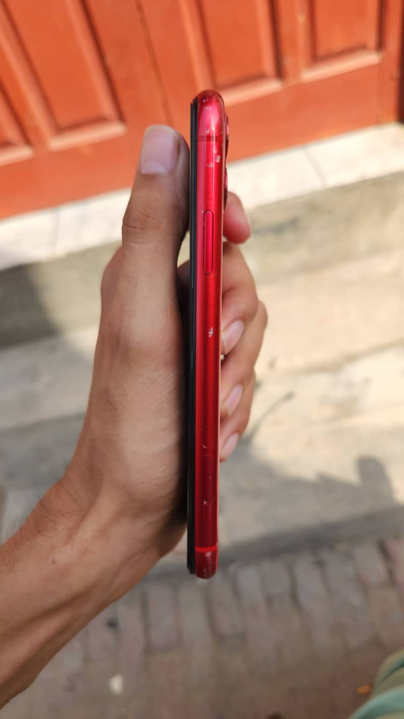 Apple iPhone 11 4