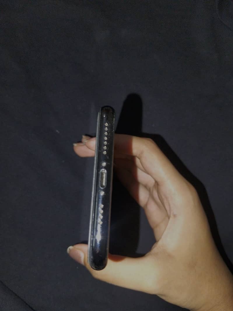 Apple iPhone 11 Pro Max 2