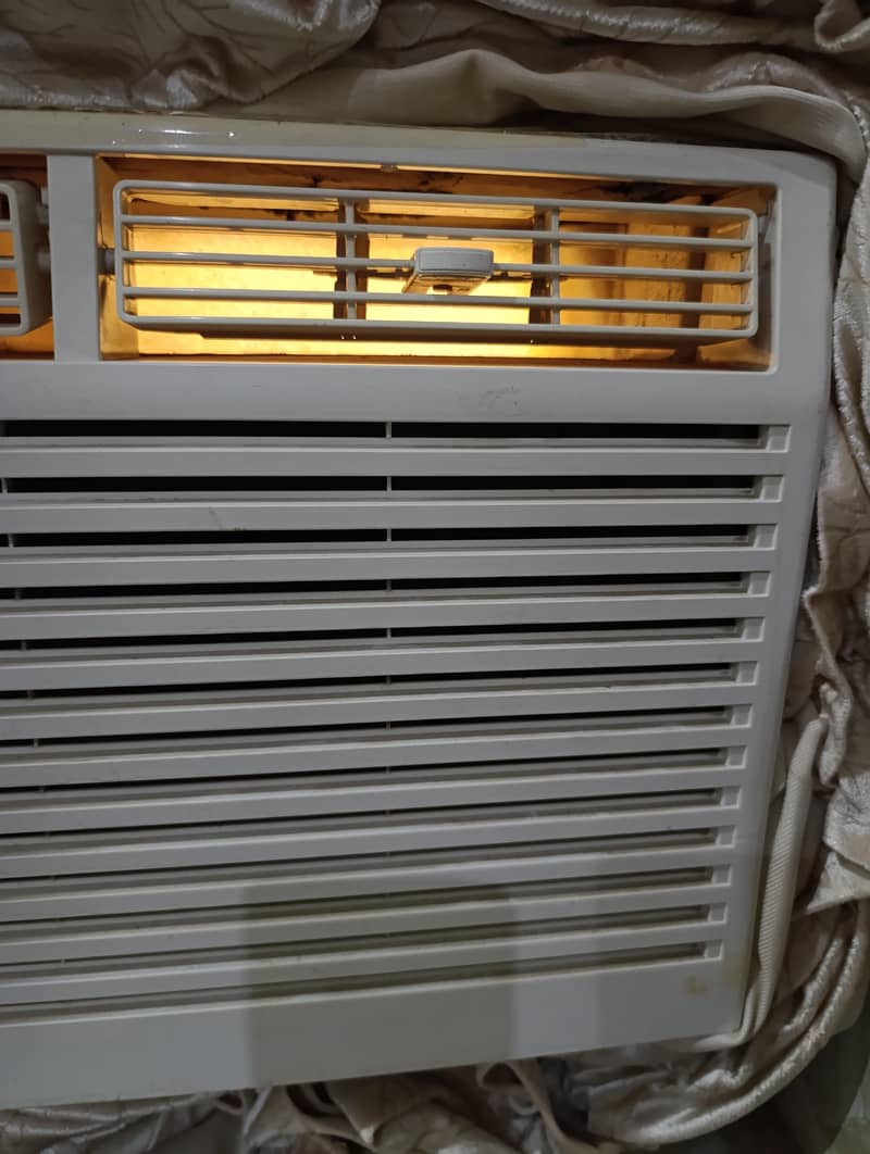 window AC 3