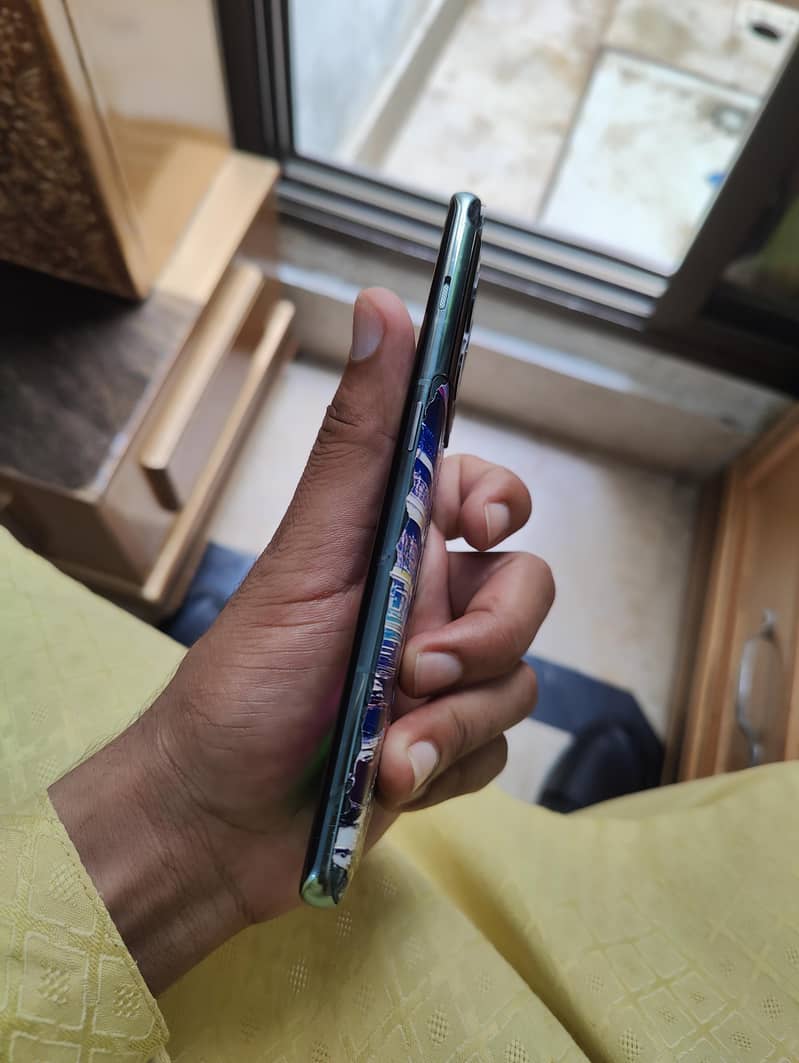 One Plus 10 Pro 4
