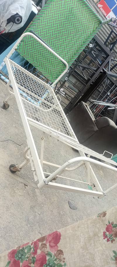 iron bed good condition