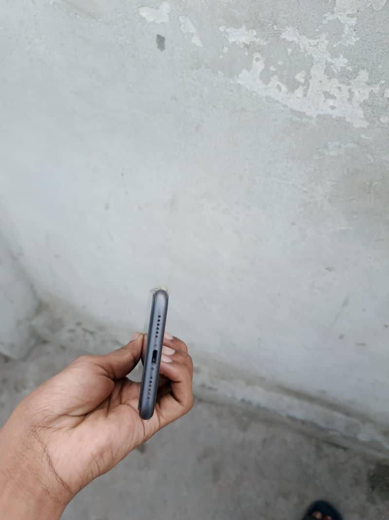 Apple iPhone 11 3