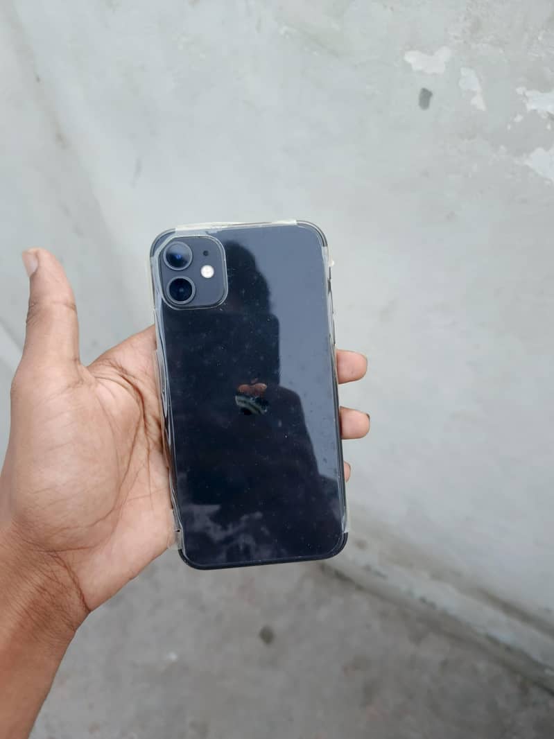 Apple iPhone 11 4