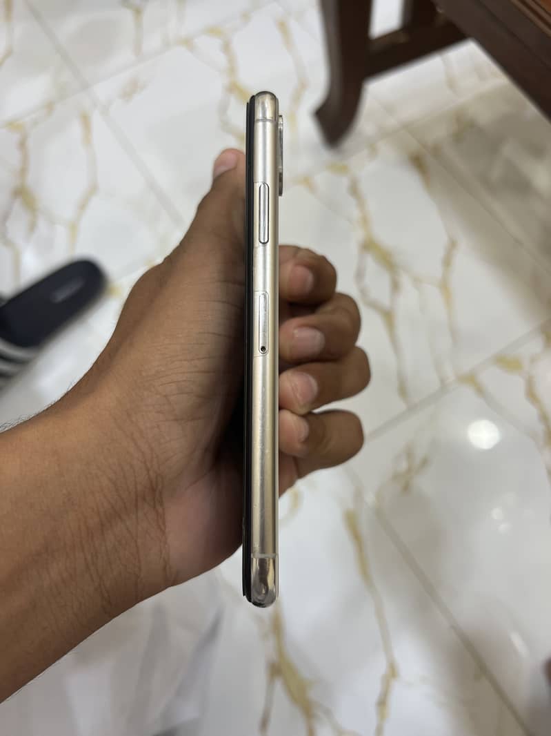 Apple iPhone X 3