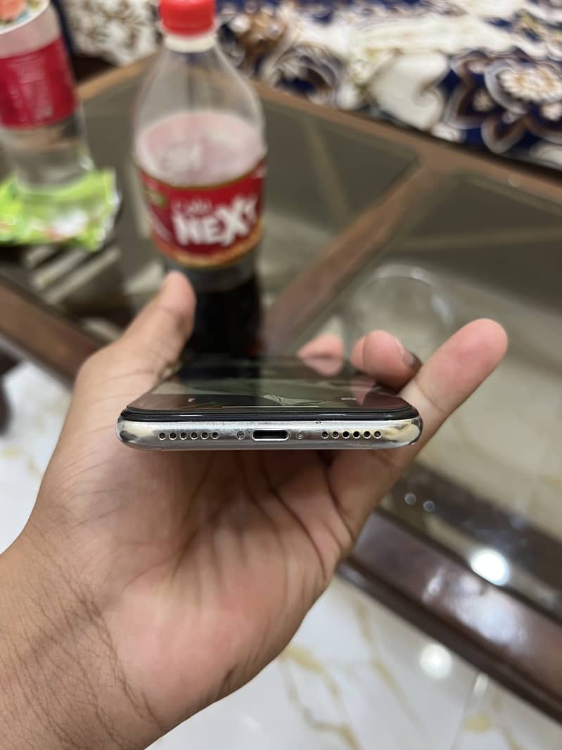 Apple iPhone X 4