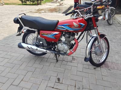 Honda CG 125 2023/24 Red Colour.