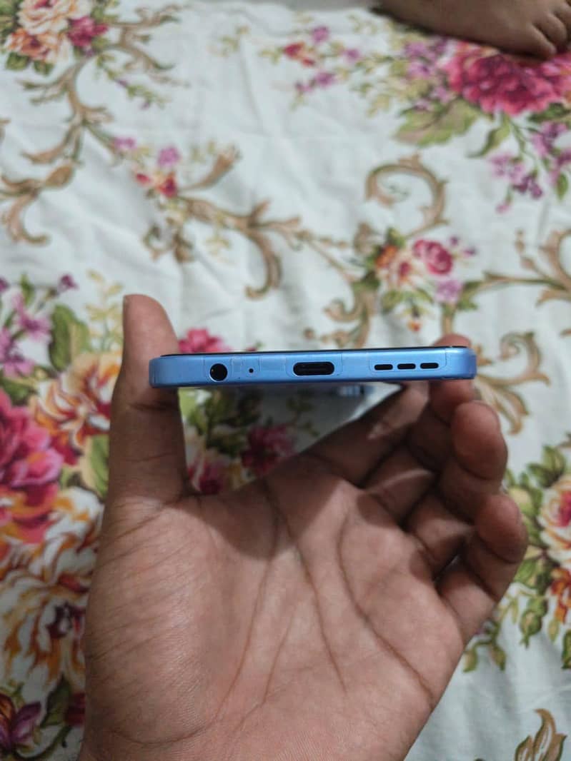 Tecno Spark 40 pro 4
