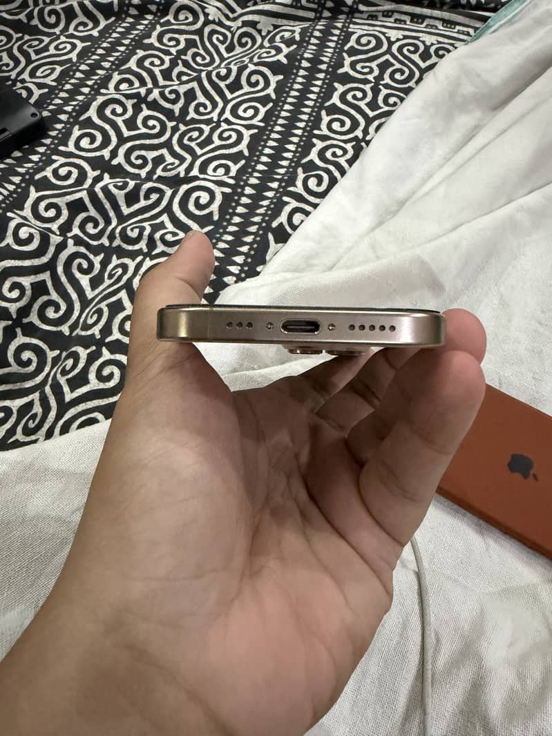 Apple iPhone 16 Pro 2