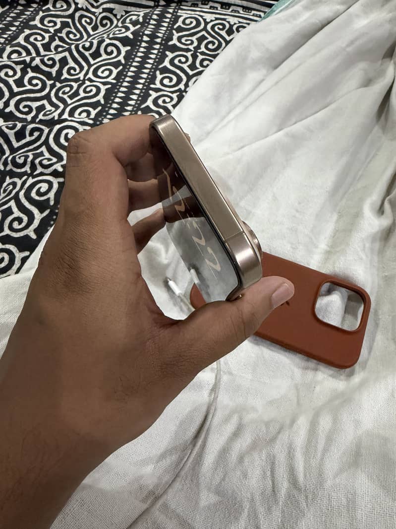 Apple iPhone 16 Pro 5
