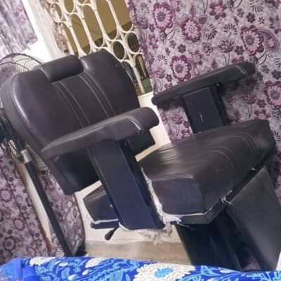 Salon/Barber Hydraulic Chair – Good Condition