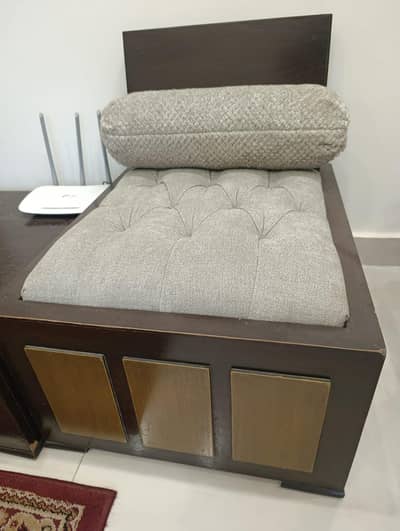 wooden sitting chair with central table. new poshish